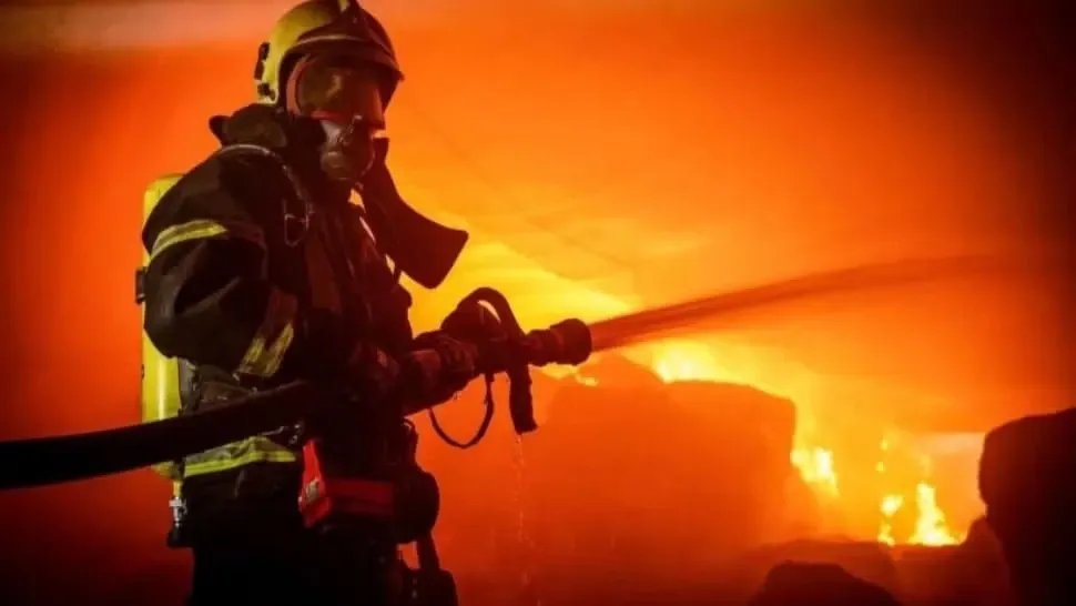 Român rămas fără locuință în Italia, după o ceartă pentru 30 de euro. Ucraineanul care stătea în chire i-a incendiat casa
