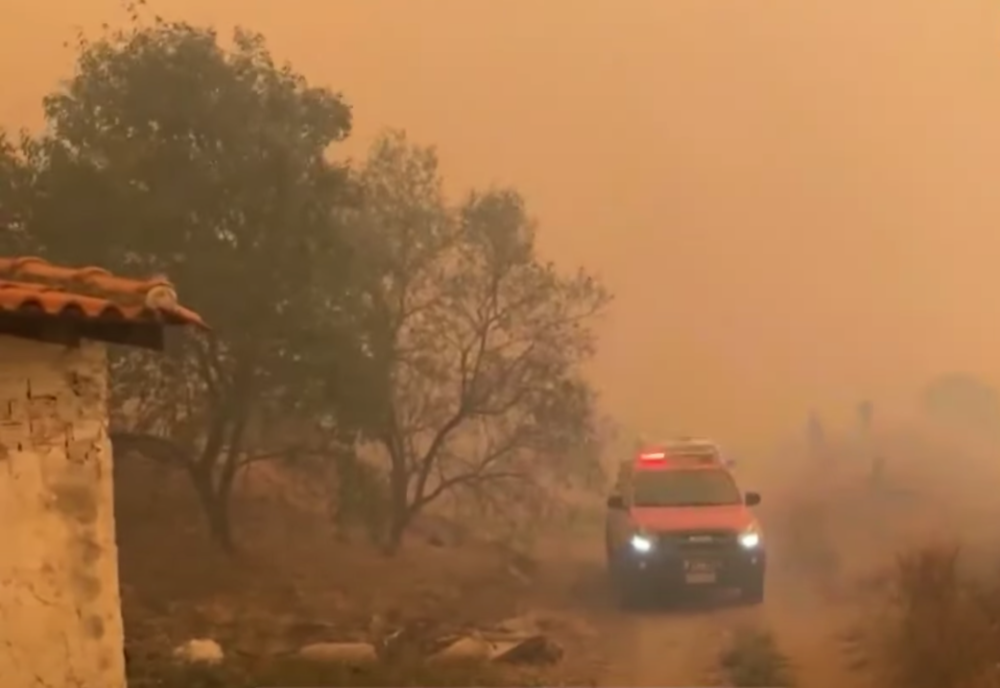 Opt sate din nord-estul Greciei, evacuate din cauza incendiilor