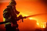 Român rămas fără locuință în Italia, după o ceartă pentru 30 de euro. Ucraineanul care stătea în chire i-a incendiat casa