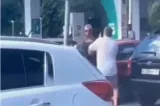 Rușii au ajuns să se ia la bătaie în benzinării. Criza carburanților ia amploare, șoferii stau la cozi kilometrice