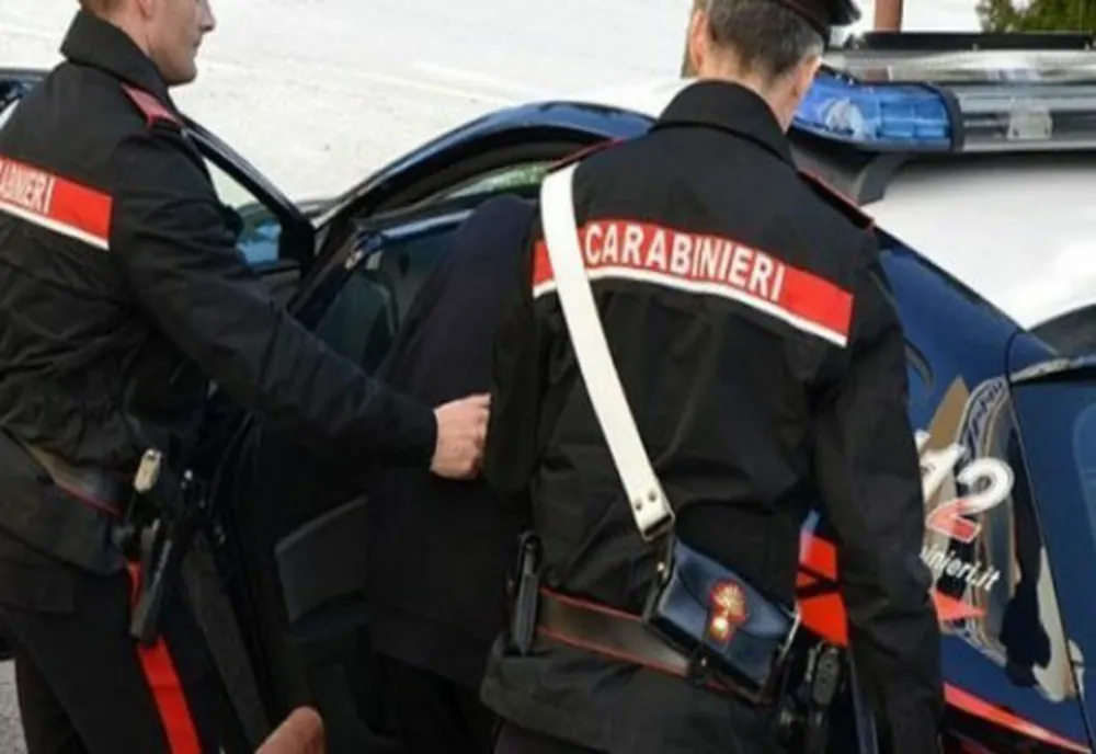 Un copil român de 13 ani a murit zdrobit de stivuitorul pe care îl conducea