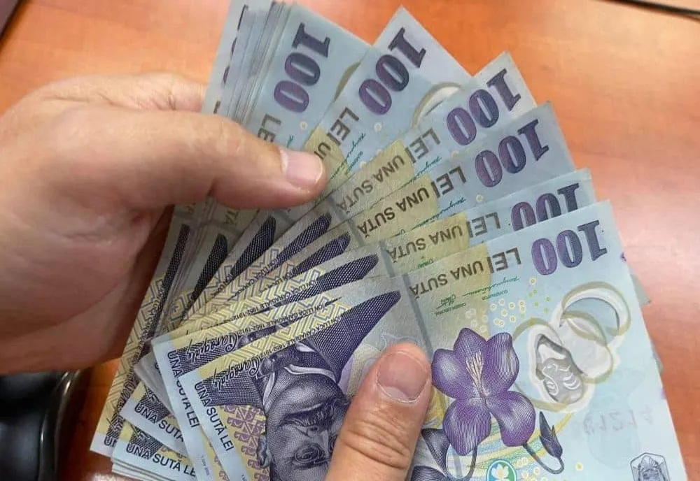Noi ajutoare pentru români din luna septembrie - Bani pentru mâncare și facturi: cât primesc pensionarii