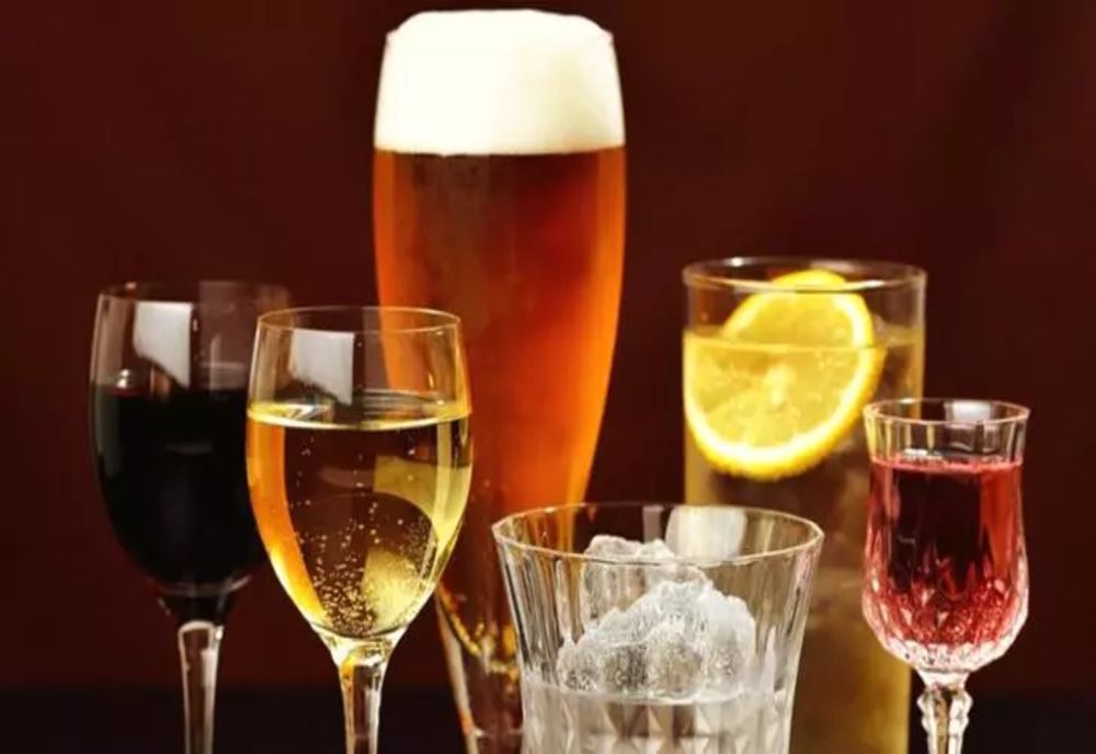 Producătorii şi importatorii de băuturi spirtoase din România spun că încasările la bugetul de stat din acciza la alcool etilic au scăzut cu 2,6 % în primul semestru