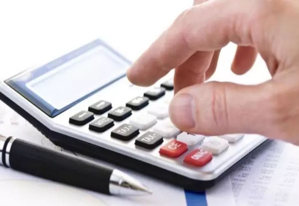 Lista completă a taxelor care-i vor împovăra pe români. Guvernul a dat cu o mână și a luat cu două