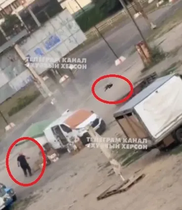 Ucraina acuză Rusia de crimă de război după un atac cu dronă asupra unui civil, în Herson. Momentul a fost filmat VIDEO