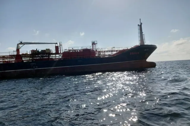 Navă comercială lovită în Marea Neagră, la 13 mile marine de port. Risc de scufundare și intervenție de urgență